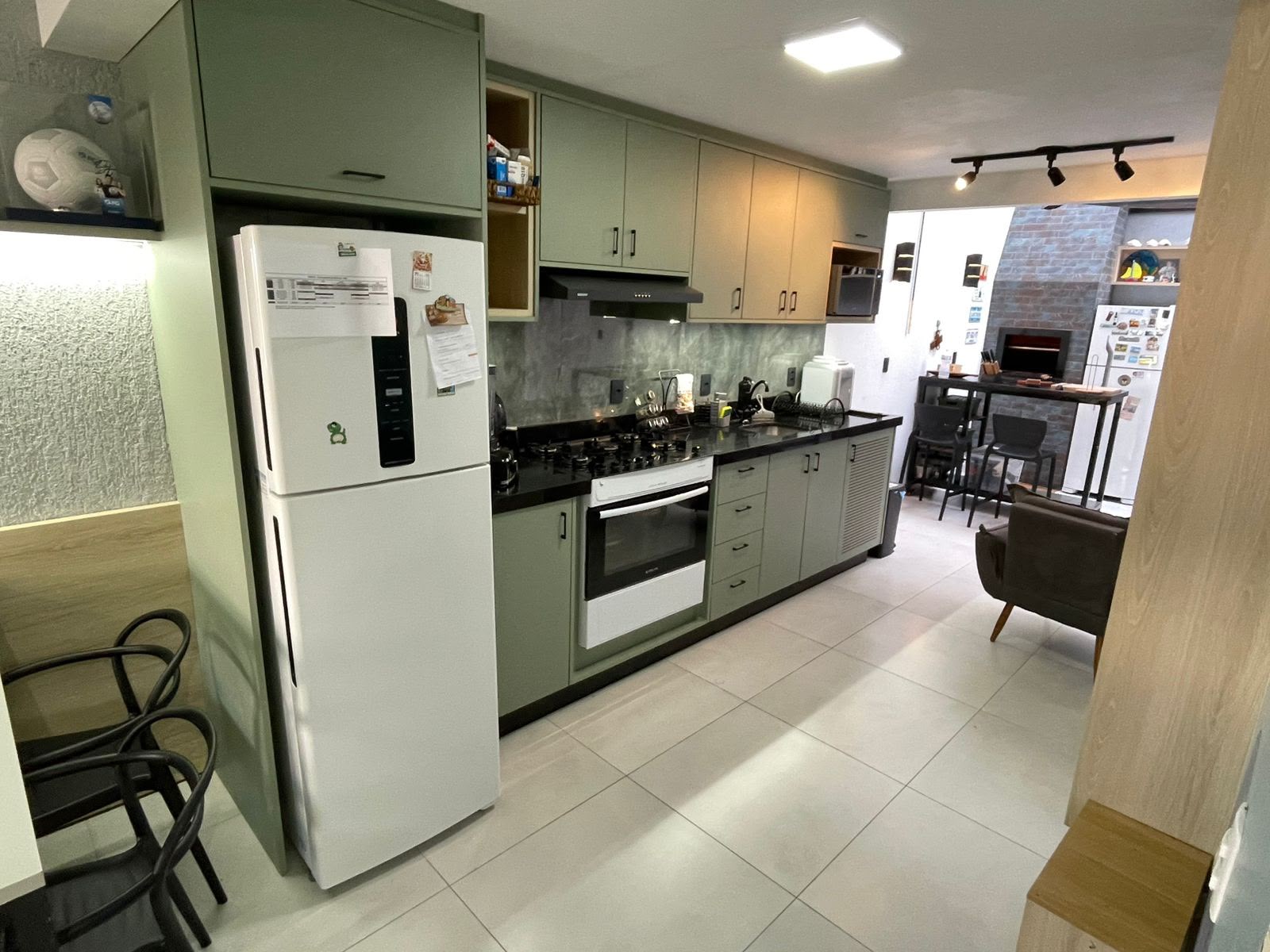 Cozinha com armários planejados