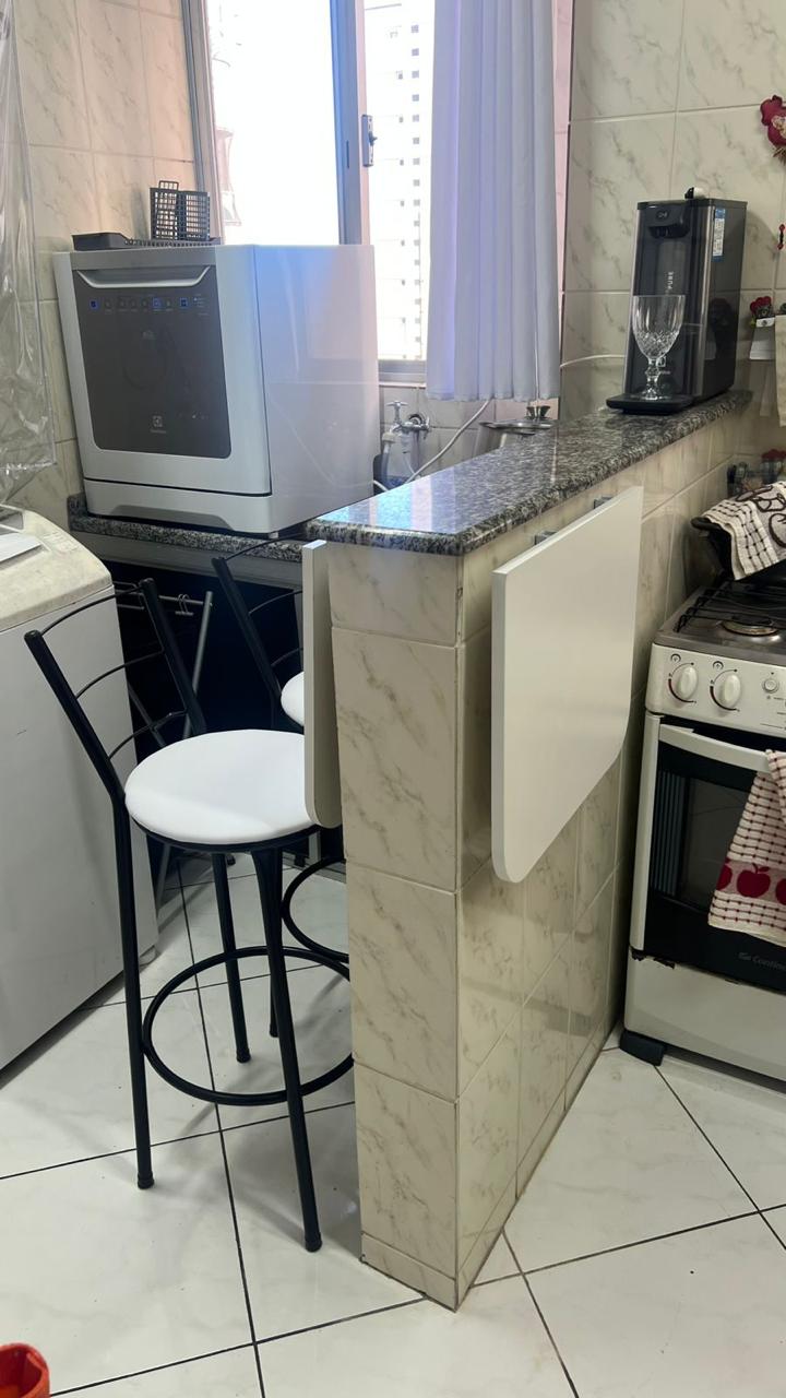 Outro ângulo da cozinha do apartamento na Barra Sul