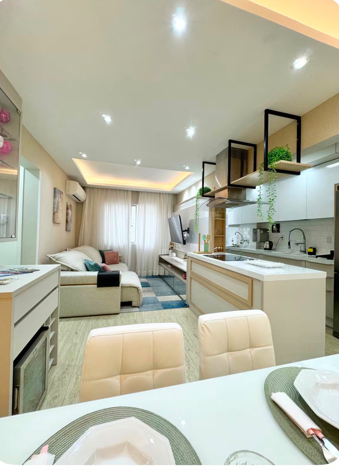 Sala de estar e cozinha integradas